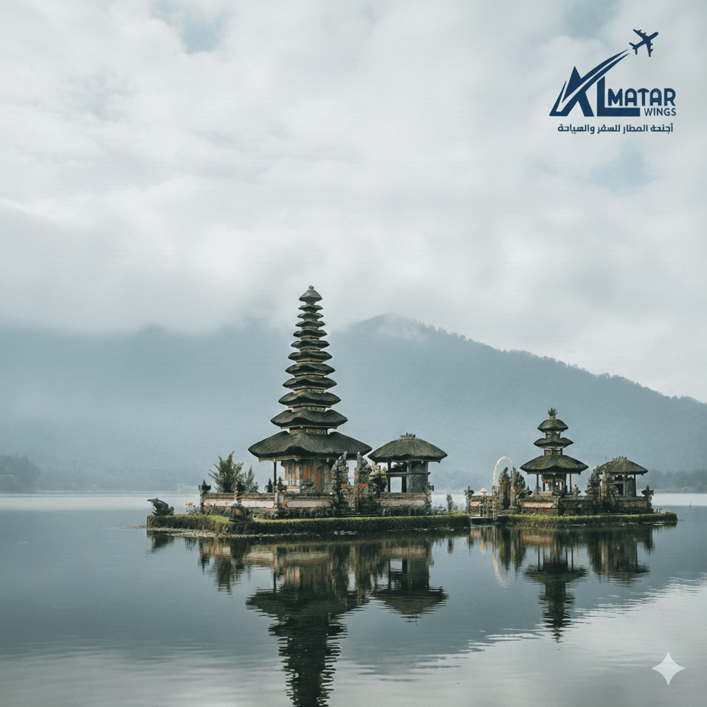 سياحة إندونيسيا - معبد أولواتو التاريخي على الجرف البحري في بالي أجنحة المطار للسفر والسياحة.